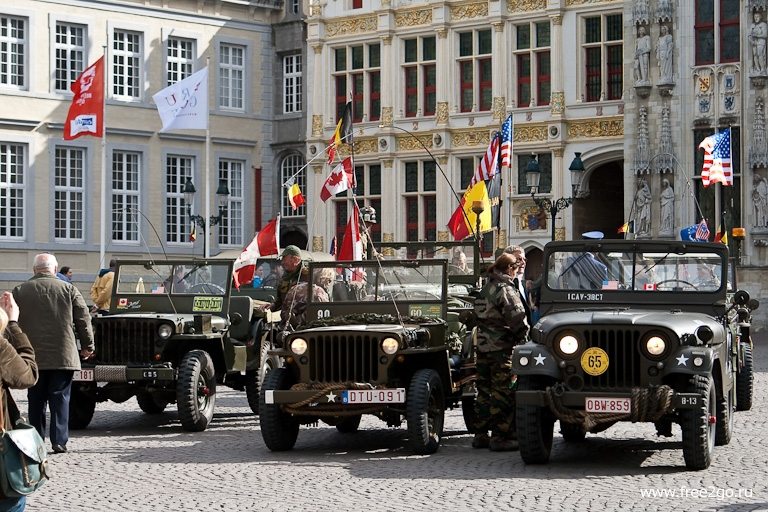 Парад войск союзников - Брюгге, Бельгия. фото