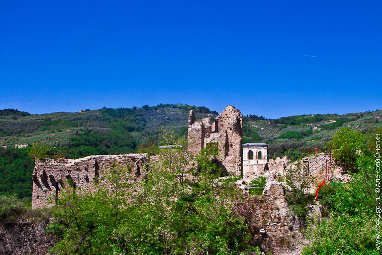 Горные деревни Лигурии - Дольчеаква, Пинья и Кастель-Витторио, Италия фото