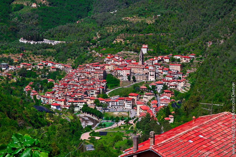 Горные деревни Лигурии - Дольчеаква, Пинья и Кастель-Витторио, Италия фото