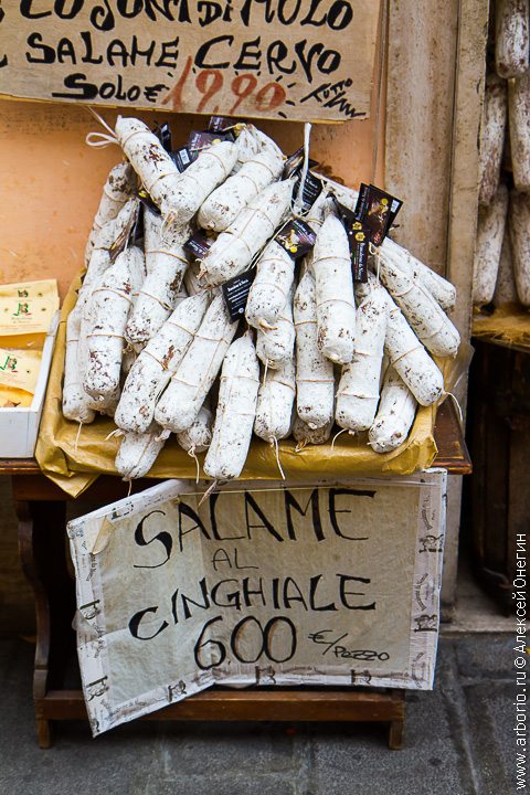 Царство мясных лавок - Норча, Италия фото