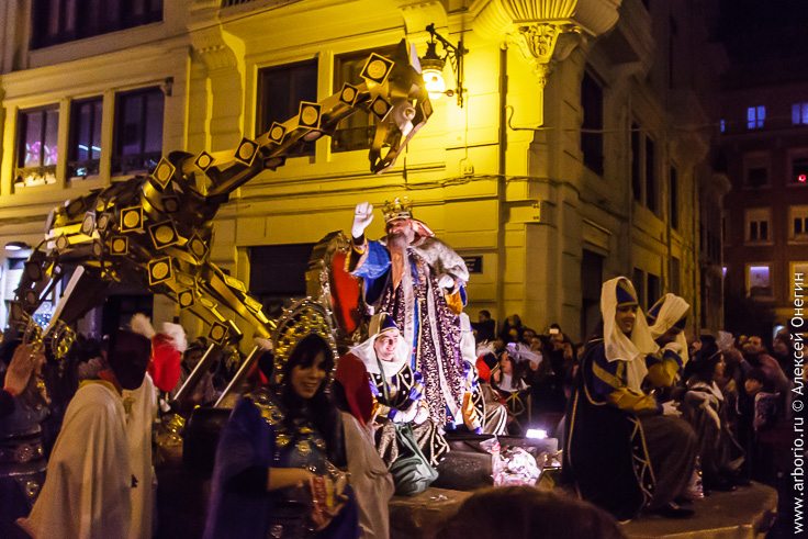 Парад королей-магов в Валенсии фото
