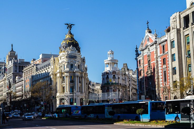 Мадрид: Монструозная Мощь Монументальности фото