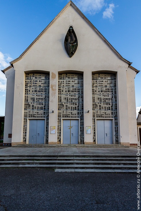 Необычная церковь фото