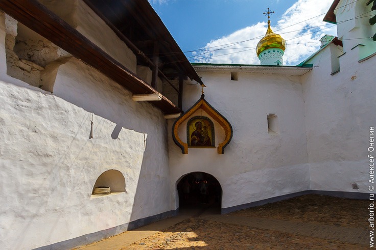 Псково-Печерский Монастырь фото