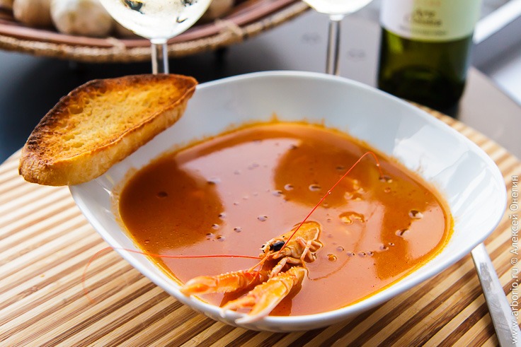 Рецепт томатного супа из креветок или лангустинов