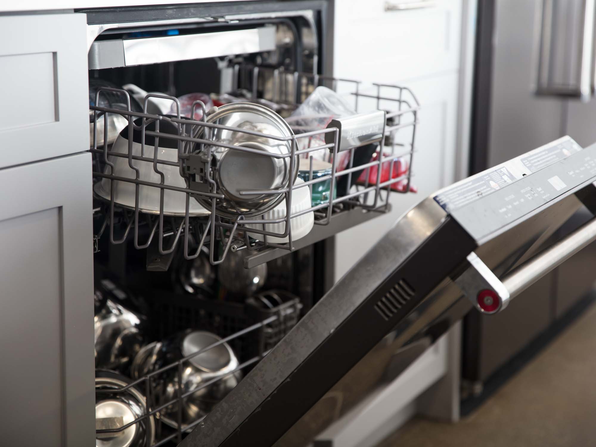 Что можно и нельзя мыть в посудомоечной машине: особенности мытья посуды из разных материалов