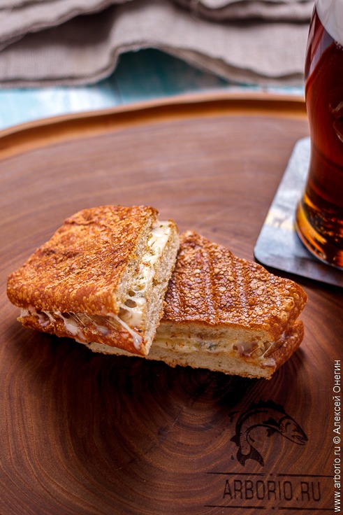 Сэндвич с сыром - фото