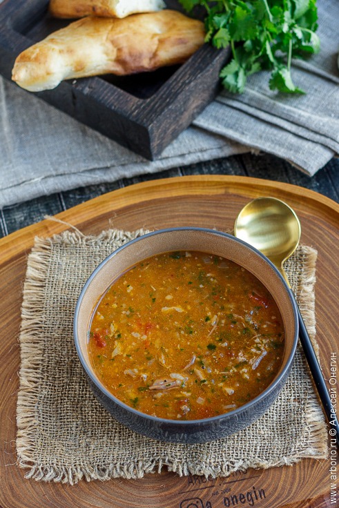 Суп харчо из говядины с рисом и помидорами