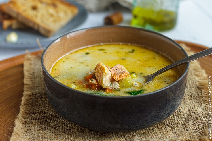 Кето суп с лососем и креветками